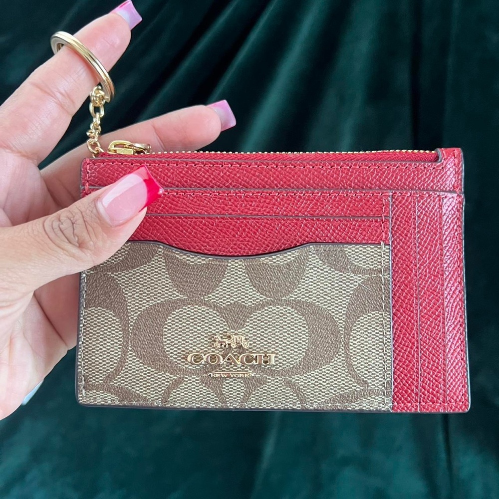 Coach Signature Canvas Card Holder Case in Red/Khaki ❤︎